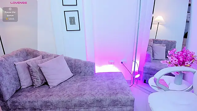 Snapshot of July_Adams chatting on 01/16/26, 04:38 July Adams online show from 01/16/26, 04:38