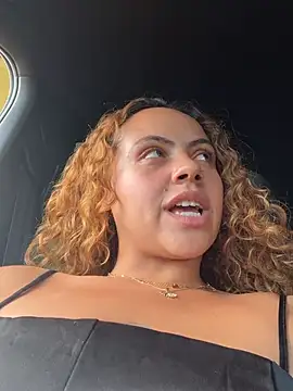 Chloe Leaozinho online show from 03/26/26, 04:27