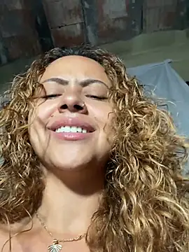 Chloe Leaozinho online show from 02/12/26, 03:34