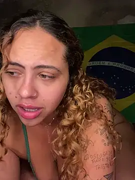 Chloe Leaozinho online show from 06/20/26, 01:54