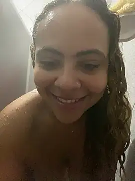 Chloe Leaozinho online show from 07/08/26, 02:29