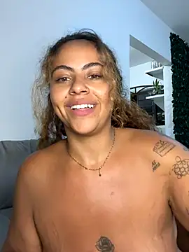 Chloe Leaozinho online show from 11/02/25, 04:50