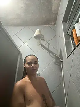 Chloe Leaozinho online show from 11/22/25, 11:36