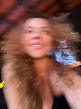 Chloe Leaozinho online show from 10/11/25, 06:20