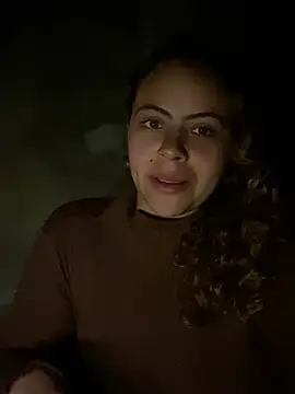 Chloe Leaozinho online show from 07/17/26, 06:21
