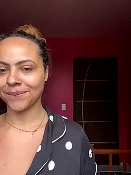 Chloe Leaozinho online show from 10/07/25, 06:20