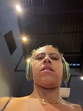 Chloe Leaozinho online show from 02/16/26, 04:05