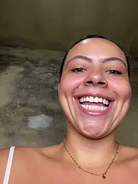 Chloe Leaozinho online show from 04/11/26, 01:04