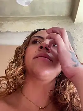 Chloe Leaozinho online show from 06/30/26, 03:23
