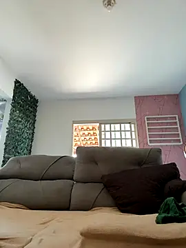 Chloe Leaozinho online show from 11/07/25, 05:50