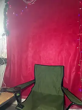 Chloe Leaozinho online show from 12/19/25, 10:56