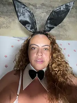 Chloe Leaozinho online show from 04/03/26, 10:54