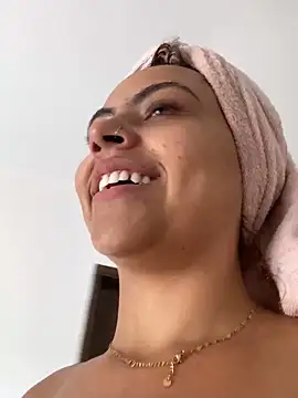 Chloe Leaozinho online show from 11/01/25, 04:45