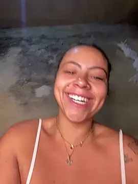 Chloe Leaozinho online show from 04/20/26, 12:41