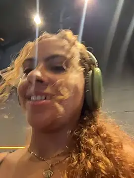 Chloe Leaozinho online show from 02/20/26, 03:36