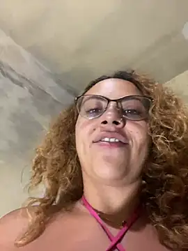 Chloe Leaozinho online show from 04/13/26, 12:09