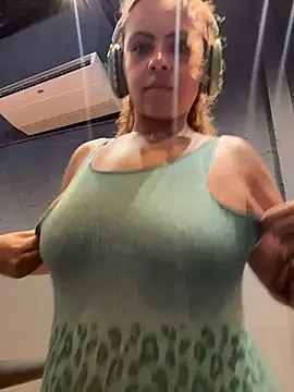 Chloe Leaozinho online show from 02/22/26, 04:08