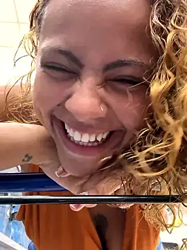 Chloe Leaozinho online show from 02/08/26, 03:32