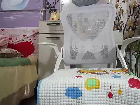 Snapshot of lyly_asian chatting on 10/22/25, 01:16 lyly asian online show from 10/22/25, 01:16