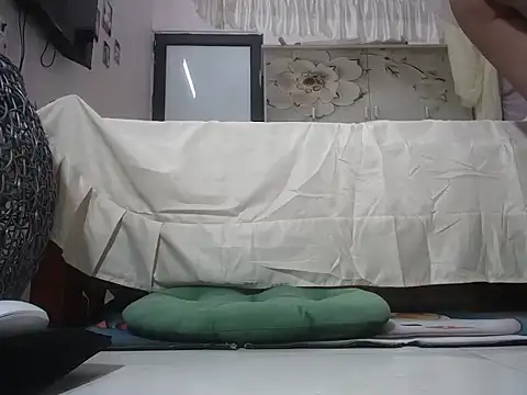 Snapshot of lyly_asian chatting on 11/02/25, 11:54 lyly asian online show from 11/02/25, 11:54