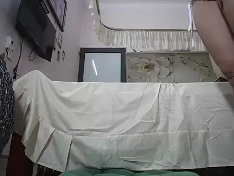 Snapshot of lyly_asian chatting on 11/02/25, 11:37 lyly asian online show from 11/02/25, 11:37