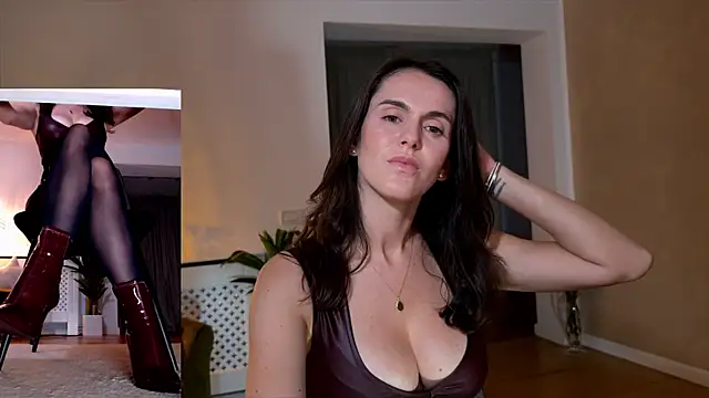 Snapshot of LegswAttitude chatting on 11/07/25, 04:55 LegswAttitude online show from 11/07/25, 04:55