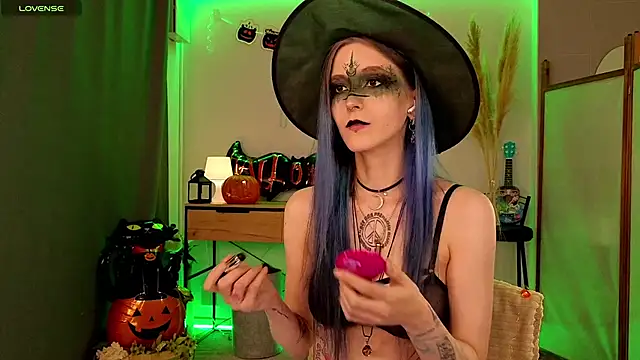 Snapshot of violetesa chatting on 10/28/25, 02:05 violetesa online show from 10/28/25, 02:05