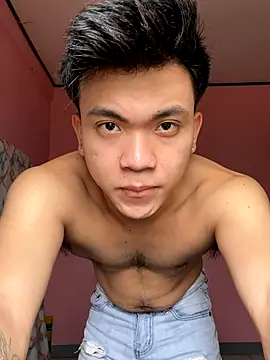 Snapshot of JerichoGutierez chatting on 12/15/25, 03:12 JerichoGutierez online show from 12/15/25, 03:12