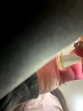 xiao-mo520 online show from 12/19/25, 10:39