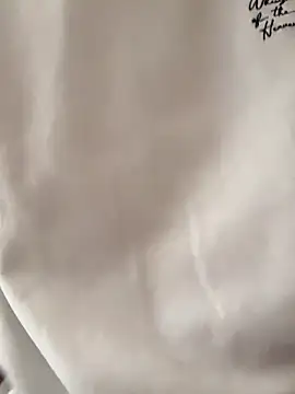 Snapshot of suzaku1229 chatting on 10/30/25, 04:55 suzaku1229 online show from 10/30/25, 04:55