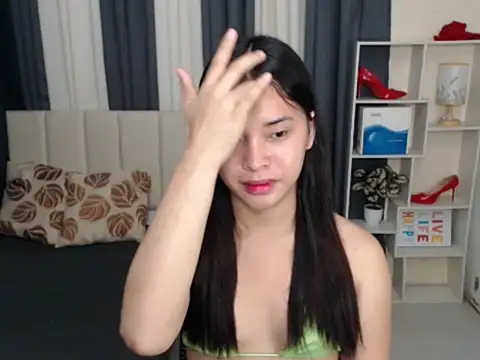 Snapshot of SeductiveAppleTS chatting on 11/29/25, 10:04 SeductiveAppleTS online show from 11/29/25, 10:04