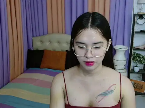 Snapshot of SeductiveAppleTS chatting on 12/16/25, 05:44 SeductiveAppleTS online show from 12/16/25, 05:44