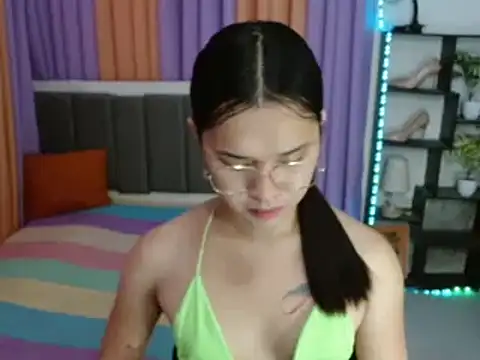 Snapshot of SeductiveAppleTS chatting on 11/20/25, 05:46 SeductiveAppleTS online show from 11/20/25, 05:46