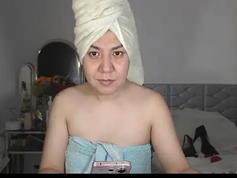 stellahugeX online show from 10/18/25, 07:43