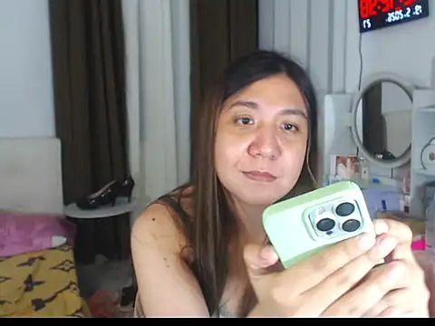 stellahugeX online show from 05/18/26, 04:12