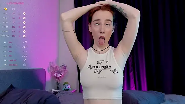 Snapshot of Honeyfern chatting on 10/08/25, 11:16 Honeyfern online show from 10/08/25, 11:16