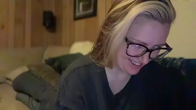 Snapshot of PefectNipz chatting on 11/08/25, 06:28 PefectNipz online show from 11/08/25, 06:28