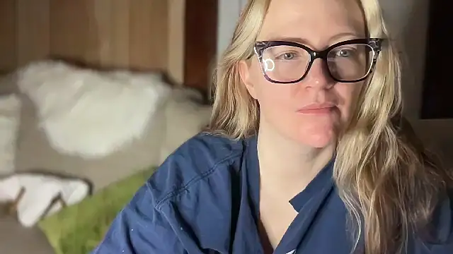 Snapshot of PefectNipz chatting on 12/19/25, 09:44 PefectNipz online show from 12/19/25, 09:44