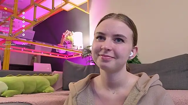 FlexiPixie online show from 10/14/25, 08:15