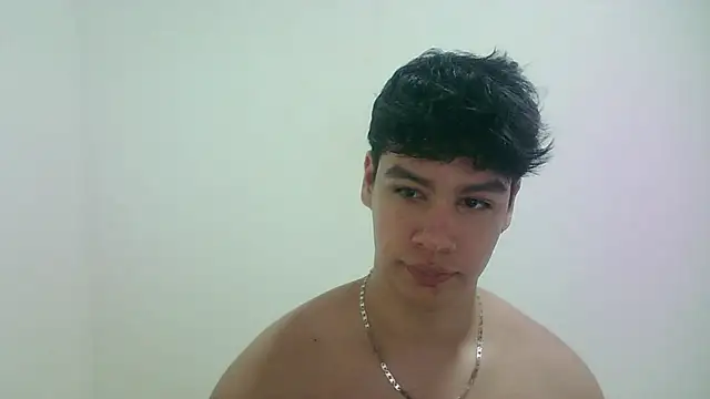 Snapshot of zeus_181 chatting on 06/21/26, 12:05 zeus 181 online show from 06/21/26, 12:05