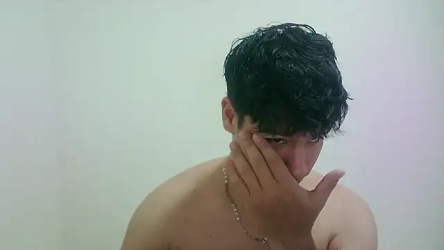 Snapshot of zeus_181 chatting on 05/01/26, 01:43 zeus 181 online show from 05/01/26, 01:43