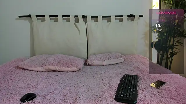 Snapshot of ashly_jones_ chatting on 10/10/25, 04:46 ashly jones  online show from 10/10/25, 04:46