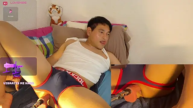 Snapshot of AsianBoy_WhiteDaddy chatting on 06/06/26, 07:30 AsianBoy WhiteDaddy online show from 06/06/26, 07:30