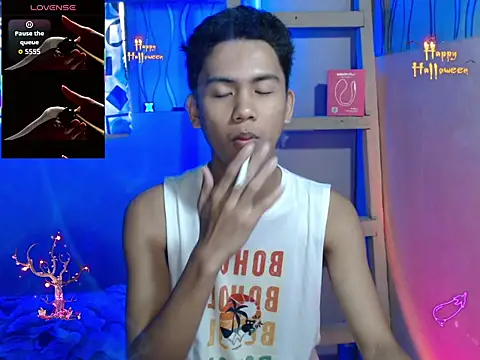 Demure Asian143 online show from 11/04/25, 02:59