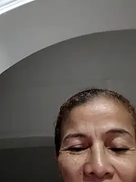 Snapshot of Merybeks chatting on 10/20/25, 10:49 Merybeks online show from 10/20/25, 10:49