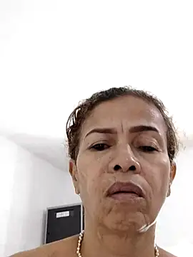 Snapshot of Merybeks chatting on 11/09/25, 10:52 Merybeks online show from 11/09/25, 10:52