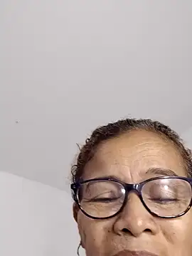 Snapshot of Merybeks chatting on 09/15/25, 10:59 Merybeks online show from 09/15/25, 10:59