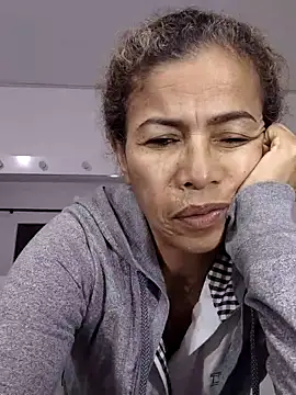 Snapshot of Merybeks chatting on 12/18/25, 10:41 Merybeks online show from 12/18/25, 10:41