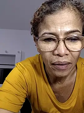 Snapshot of Merybeks chatting on 11/17/25, 10:52 Merybeks online show from 11/17/25, 10:52