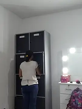 Snapshot of Merybeks chatting on 10/25/25, 10:36 Merybeks online show from 10/25/25, 10:36